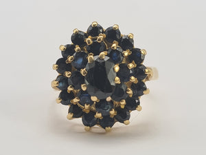 0581: Vintage: 18ct Gold Australian Blue Sapphires Statement Cluster Ring- Date Mark 1975