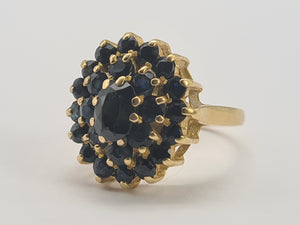 0581: Vintage: 18ct Gold Australian Blue Sapphires Statement Cluster Ring- Date Mark 1975