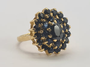 0581: Vintage: 18ct Gold Australian Blue Sapphires Statement Cluster Ring- Date Mark 1975