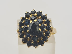 0581: Vintage: 18ct Gold Australian Blue Sapphires Statement Cluster Ring- Date Mark 1975