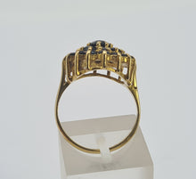 Load image into Gallery viewer, 0581: Vintage: 18ct Gold Australian Blue Sapphires Statement Cluster Ring- Date Mark 1975
