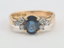 Load image into Gallery viewer, 0682: Vintage: 18ct Gold Cornflower Blue 6 Diamonds Trefoil Set Ring
