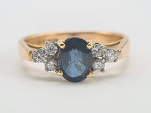 Load image into Gallery viewer, 0682: Vintage: 18ct Gold Cornflower Blue 6 Diamonds Trefoil Set Ring
