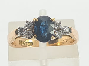 0682: Vintage: 18ct Gold Cornflower Blue 6 Diamonds Trefoil Set Ring