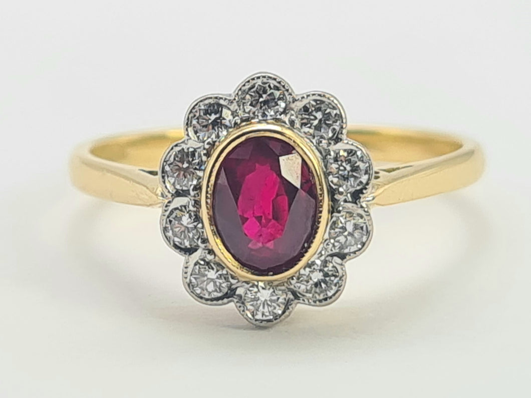 0770: Vintage 18ct Gold Ruby 10 Diamonds Flower Head Ring- exquisite