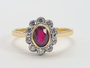 0770: Vintage 18ct Gold Ruby 10 Diamonds Flower Head Ring- exquisite