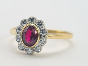 0770: Vintage 18ct Gold Ruby 10 Diamonds Flower Head Ring- exquisite