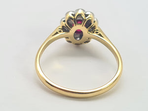 0770: Vintage 18ct Gold Ruby 10 Diamonds Flower Head Ring- exquisite