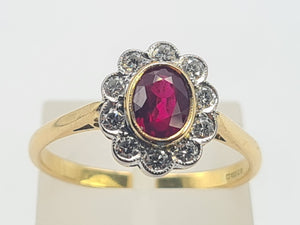 0770: Vintage 18ct Gold Ruby 10 Diamonds Flower Head Ring- exquisite