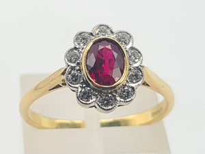 0770: Vintage 18ct Gold Ruby 10 Diamonds Flower Head Ring- exquisite