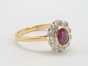 0770: Vintage 18ct Gold Ruby 10 Diamonds Flower Head Ring- exquisite