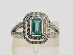 0137: 18ct White Gold Emerald Diamonds Art Deco  Style Ring- truly exquisite