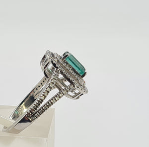 0137: 18ct White Gold Emerald Diamonds Art Deco  Style Ring- truly exquisite