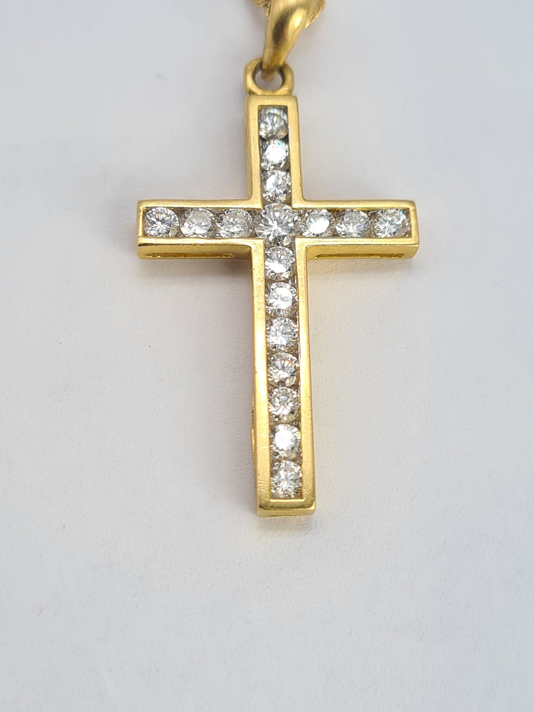 0924: Vintage & Exquisite; 1.5ct Diamonds Cross Pendant & Necklace 18ct Gold- Elegance personified