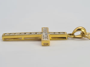 0924: Vintage & Exquisite; 1.5ct Diamonds Cross Pendant & Necklace 18ct Gold- Elegance personified