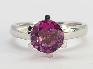 0559: Vintage: 9ct White Gold Vivid Round Cut Purple/Hot pink Sapphire- LUSH!