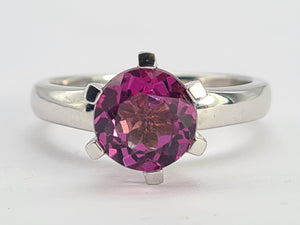 0559: Vintage: 9ct White Gold Vivid Round Cut Purple/Hot pink Sapphire- LUSH!