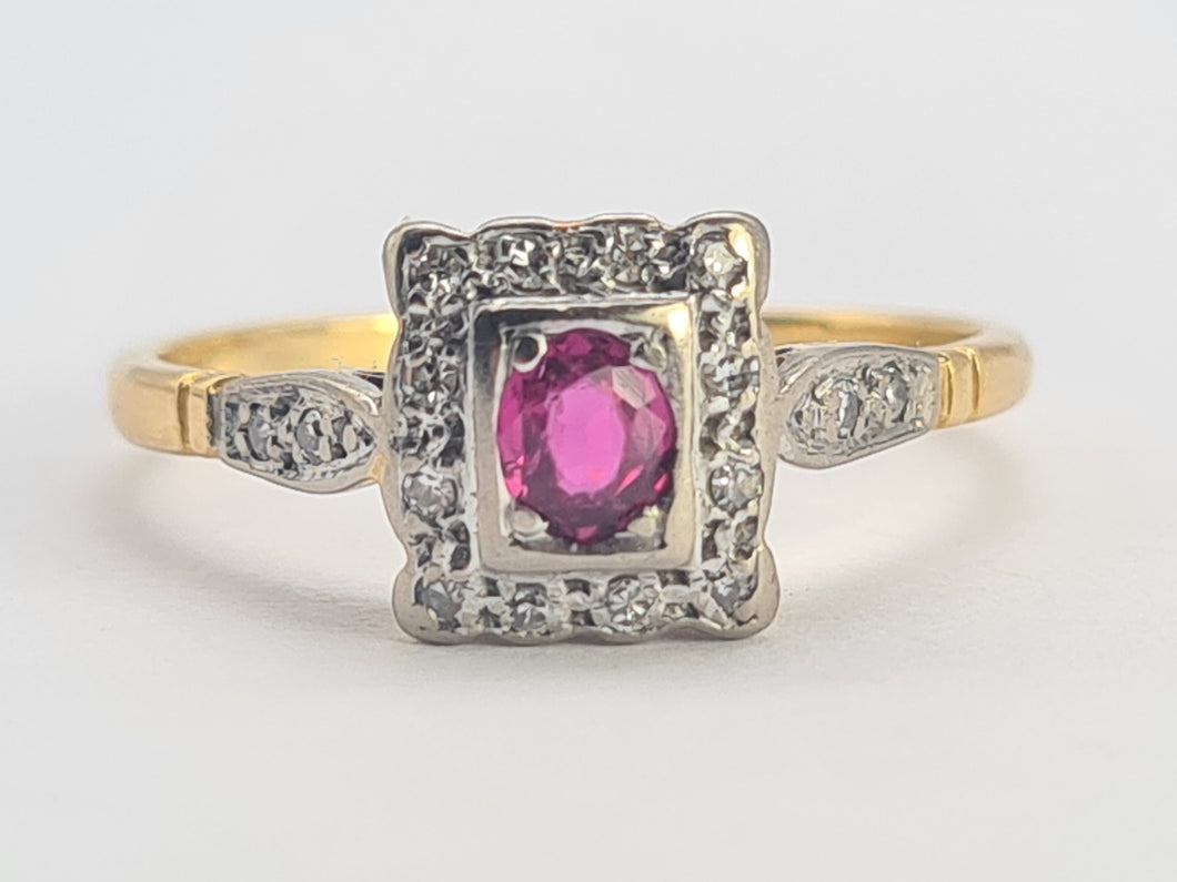 0669: Art Deco- 18ct Gold Ruby 18 Diamonds Geometric Set ring,