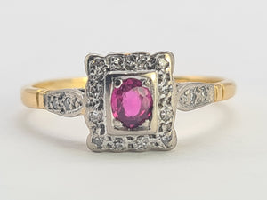 0669: Art Deco- 18ct Gold Ruby 18 Diamonds Geometric Set ring,