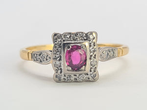 0669: Art Deco- 18ct Gold Ruby 18 Diamonds Geometric Set ring,