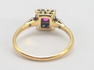 0669: Art Deco- 18ct Gold Ruby 18 Diamonds Geometric Set ring,