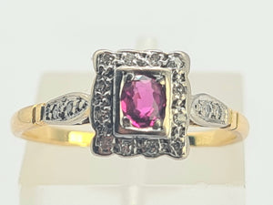 0669: Art Deco- 18ct Gold Ruby 18 Diamonds Geometric Set ring,