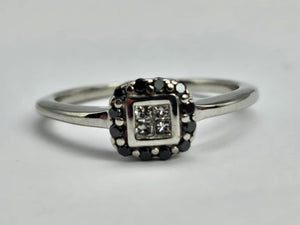 0256: Vintage 9ct White Gold 12 Black Diamonds 4 Diamonds Geometric Set Ring- petite,&nbsp; crisp, sparkling