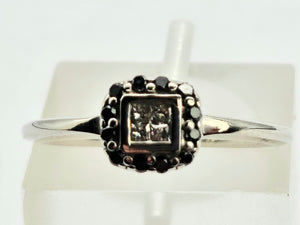 0256: Vintage 9ct White Gold 12 Black Diamonds 4 Diamonds Geometric Set Ring- petite,&nbsp; crisp, sparkling