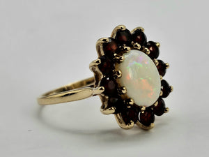 0775: Vintage: 9ct Gold White Opal Red Garnets Flower- Head Cocktail Ring- Date-Mark 1977