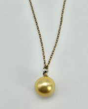 Load image into Gallery viewer, 0854: Vintage: Rare; 9ct Gold Necklace (40cm( Golden Cultured Pearl Pendant- lovely combination
