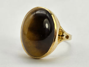 0893: Vintage: 9ct Gold Cabochon Cut Eye of the Tiger Ring-  smooth & mesmeric