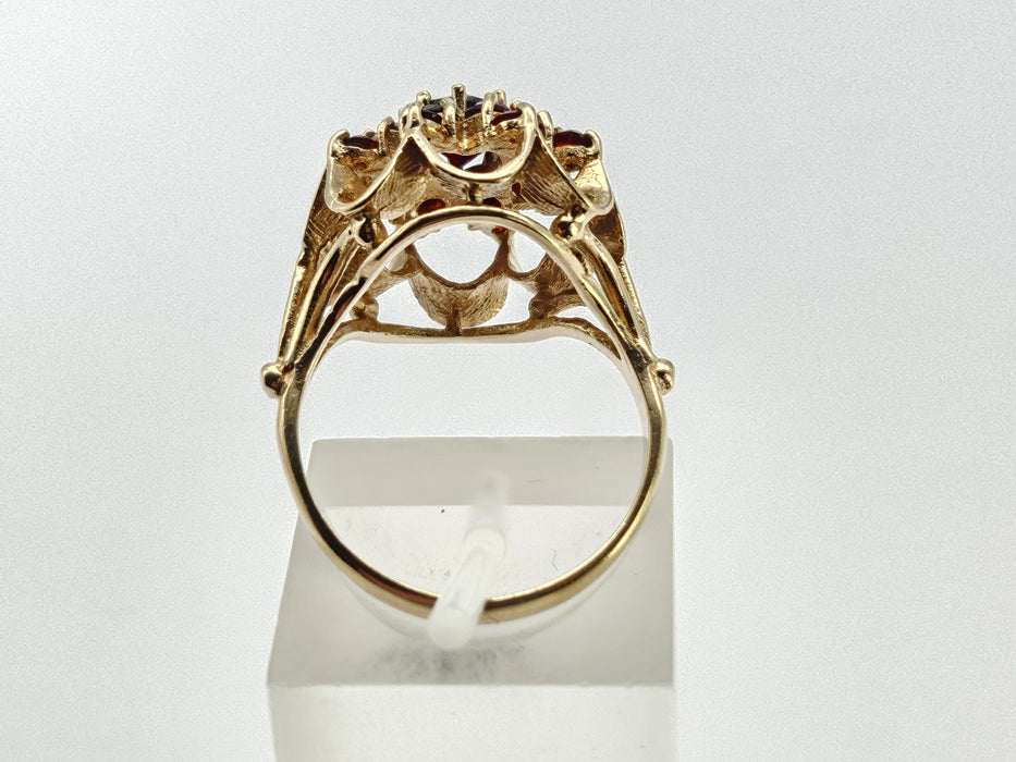 6321 Vintage: 9ct Gold Rich Red Garnets Floral Custer Ring- Pre-1975- Flower power
