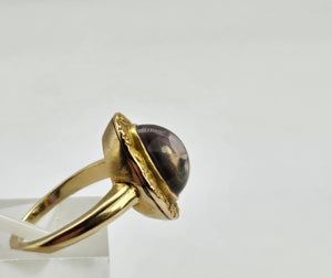 0255: Antique : 10ct Gold Pale Lilac Amethyst Dress Ring- mature stone, lovely hues