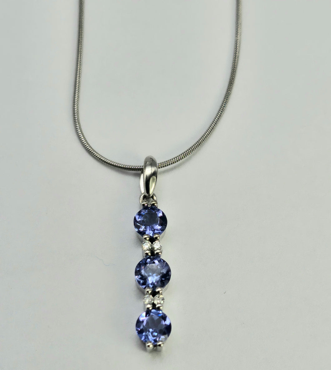 0782: Vintage: 18ct White Gold Necklace (45cm) Tanzanites Diamonds Pendulum Pendant- a beautiful piece