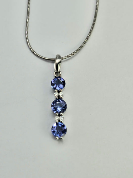 0782: Vintage: 18ct White Gold Necklace (45cm) Tanzanites Diamonds Pendulum Pendant- a beautiful piece