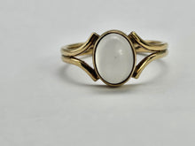 Load image into Gallery viewer, 0803: Vintage: Petite 9ct Gold Cabochon Cut Light Blue Moonstone- delightful
