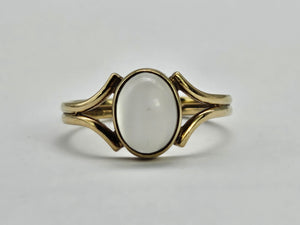 0803: Vintage: Petite 9ct Gold Cabochon Cut Light Blue Moonstone- delightful