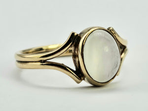 0803: Vintage: Petite 9ct Gold Cabochon Cut Light Blue Moonstone- delightful