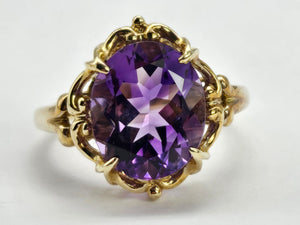 0894: Vintage: 9ct Gold Rich Purple Amethyst Cocktail Ring- superb