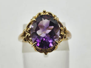 0894: Vintage: 9ct Gold Rich Purple Amethyst Cocktail Ring- superb