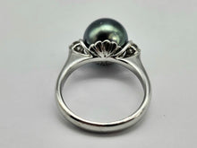 Load image into Gallery viewer, 0908: Vintage; 18ct White Gold Tahitian Black Pearl Diamonds Ring- crisp, clean eye candy
