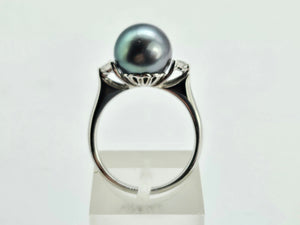 0908: Vintage; 18ct White Gold Tahitian Black Pearl Diamonds Ring- crisp, clean eye candy