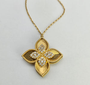 0835: Vintage: 18ct Gold Diamonds (0.56ct) Mother of Pearl Pendant & Necklace- elegance personified