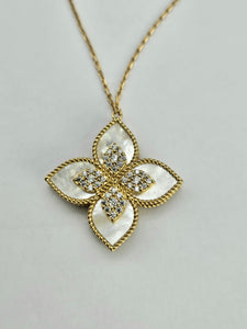 0835: Vintage: 18ct Gold Diamonds (0.56ct) Mother of Pearl Pendant & Necklace- elegance personified