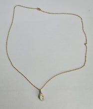 Load image into Gallery viewer, 0839: Vintage: Petite 9ct Gold Necklace (45cm) Small Opal Pendant- nice colours
