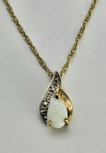 Load image into Gallery viewer, 0839: Vintage: Petite 9ct Gold Necklace (45cm) Small Opal Pendant- nice colours
