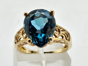 0882: Vintage: 9ct Gold Large Pear Cut London Blue Topaz Cocktail Ring