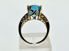 Load image into Gallery viewer, 0882: Vintage: 9ct Gold Large Pear Cut London Blue Topaz Cocktail Ring
