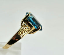 Load image into Gallery viewer, 0882: Vintage: 9ct Gold Large Pear Cut London Blue Topaz Cocktail Ring
