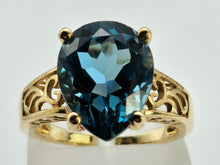 Load image into Gallery viewer, 0882: Vintage: 9ct Gold Large Pear Cut London Blue Topaz Cocktail Ring
